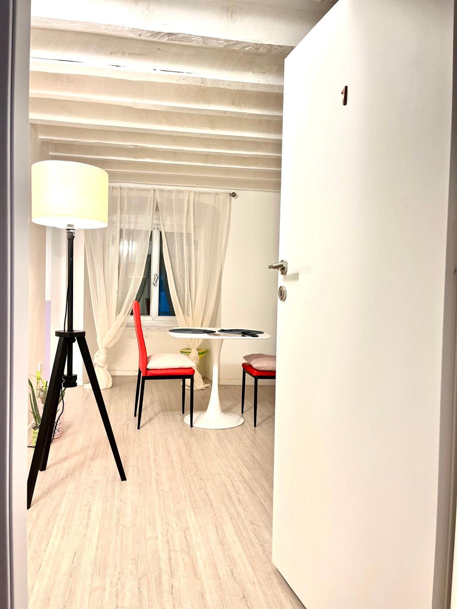 Genova Centro Affittacamere- Bagno In Comune Exterior foto